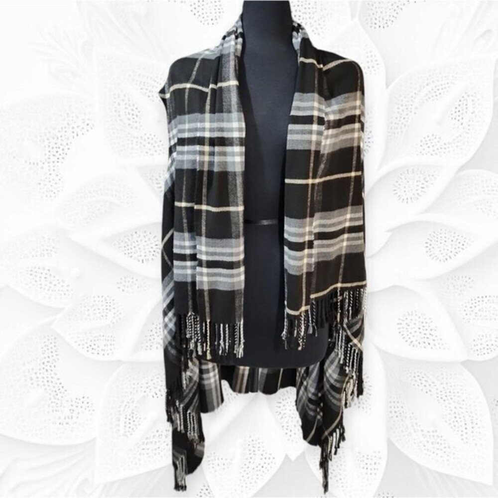 Cozy Plaid Open Front Poncho Shawl Womens Fringe Black White FG173468 OS